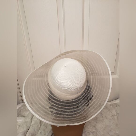 Hat   - Picture 6 of 9